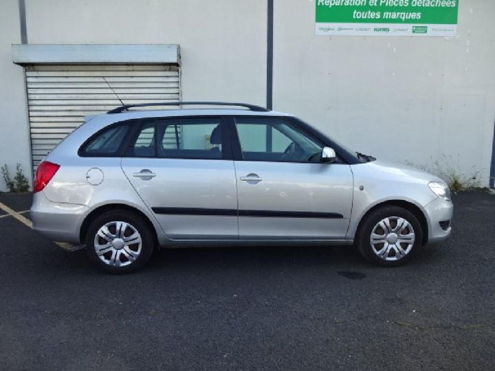 Skoda Fabia Combi 1.6 TDI 75 Active Gris Clair - 8