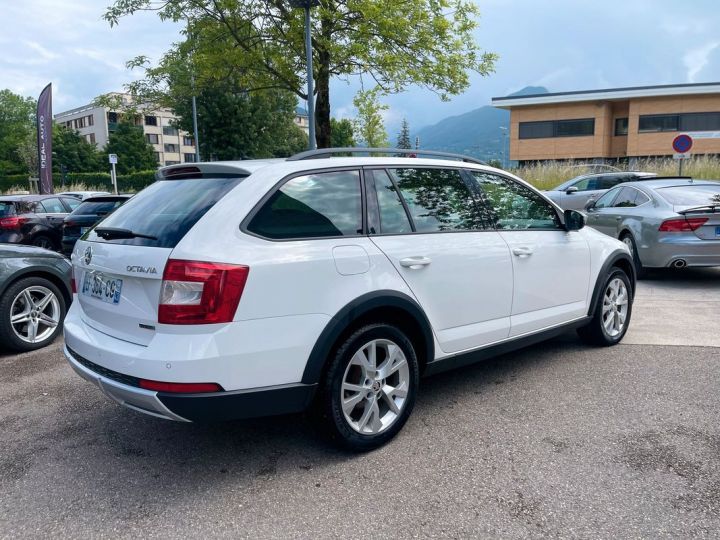 Skoda Octavia Combi 1.6 TDI 110ch CR Scout 4x4 Attelage Blanc - 3