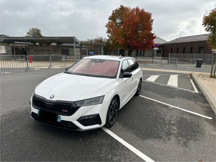 Skoda Octavia Combi Skoda Octavia Combi 2.0 TDI 200ch RS 4x4 DSG7 Garantie 2026 Attelage 18 Caméra Blanc - 1