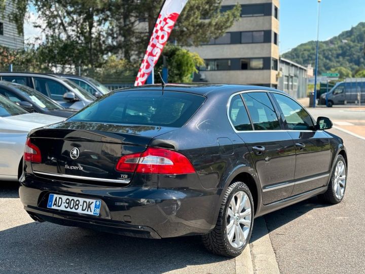 Skoda Superb 2.0 TDI 140 En l’état Noir - 3