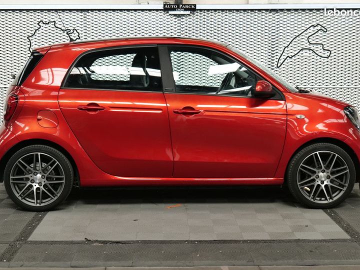 Smart Forfour Tres  109ch bva brabus xclusive toit panoramique gps cuir hifi jbl camera de recul clim auto faible kilometrage Rouge - 3