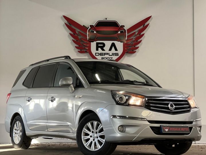 SSangyong Rodius 200 E-XDI 2.0 155CH 4WD 7PL Gris Clair Métallisé - 1