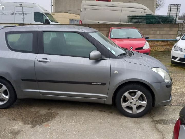 Suzuki Swift 1.3 VVT 92 GLX BVR Gris - 4