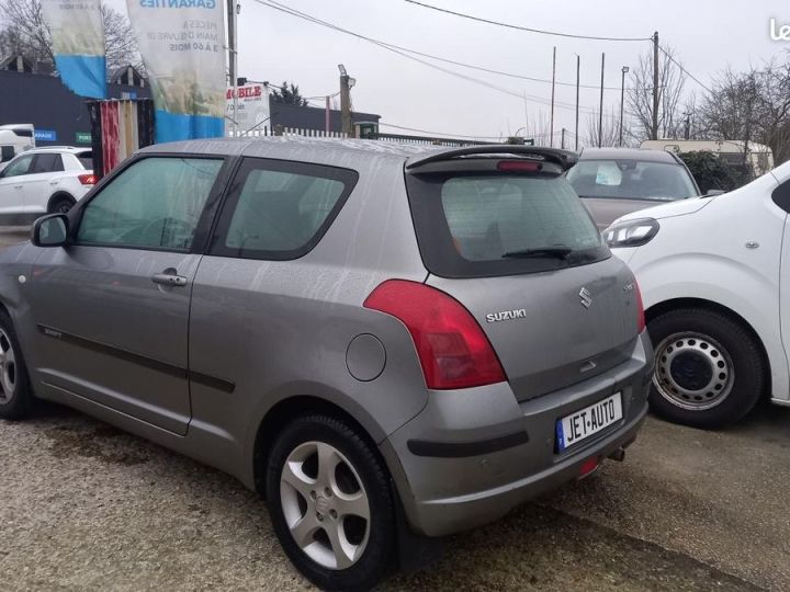 Suzuki Swift 1.3 VVT 92 GLX BVR Gris - 11