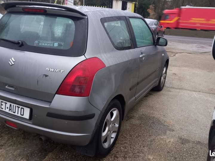 Suzuki Swift 1.3 VVT 92 GLX BVR Gris - 13