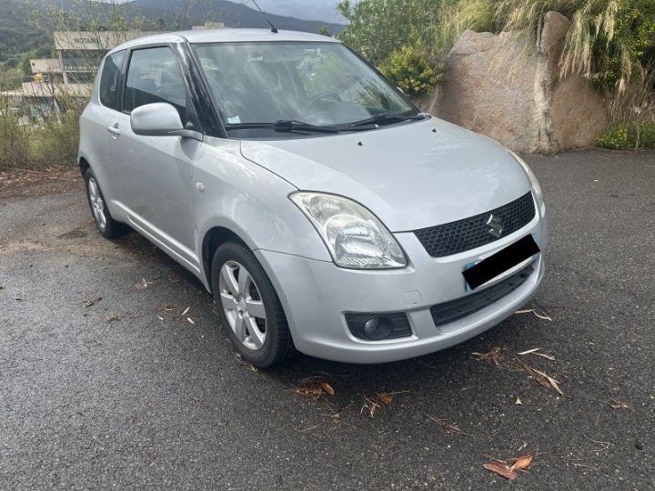 Suzuki Swift 1.3 VVT GLX BMR 3P Gris C - 3