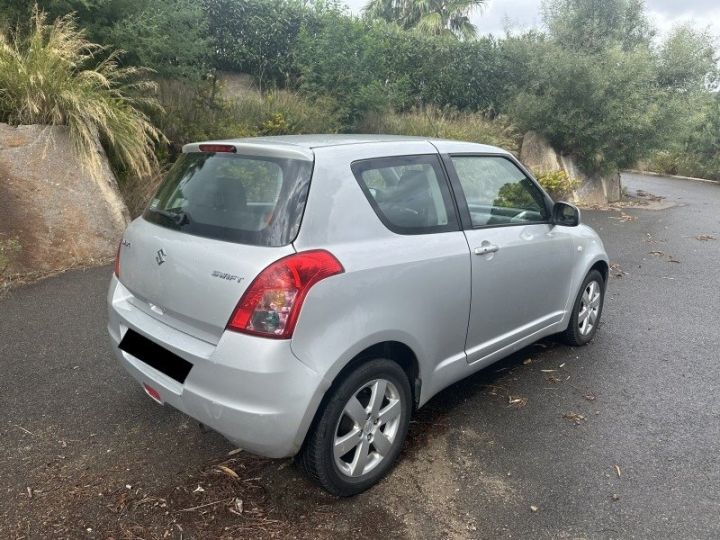 Suzuki Swift 1.3 VVT GLX BMR 3P Gris C - 5