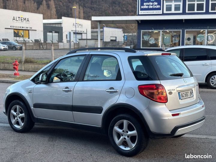 Suzuki SX4 S-Cross 1.9 DDIS 120 GLX 4X4 1ère Main Gris - 3