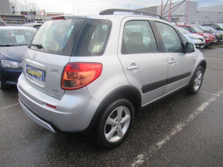 Suzuki SX4 S-Cross 1.9 DDiS GLX 4x4 Gris Clair - 4