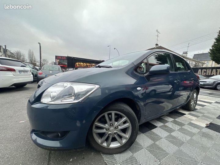 Toyota Auris 126 D-4D LUNA 5P Bleu - 1