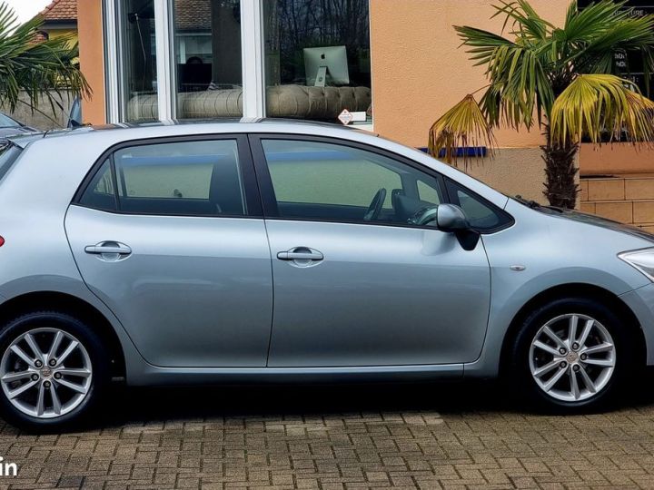 Toyota Auris 2.0 D-4D 126 Cv GARANTI 12 MOIS Gris - 2