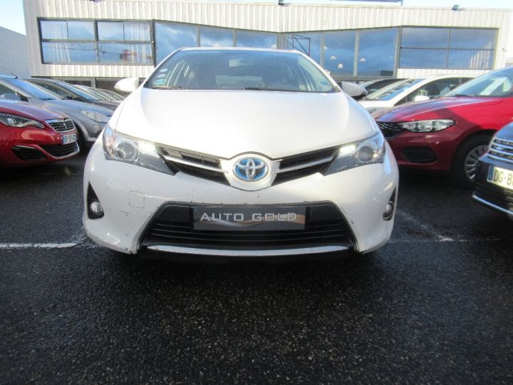 Toyota Auris Hybride 136h Dynamic Blanc - 2