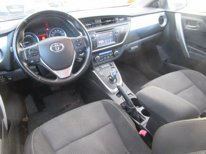 Toyota Auris Hybride 136h Dynamic Blanc - 7