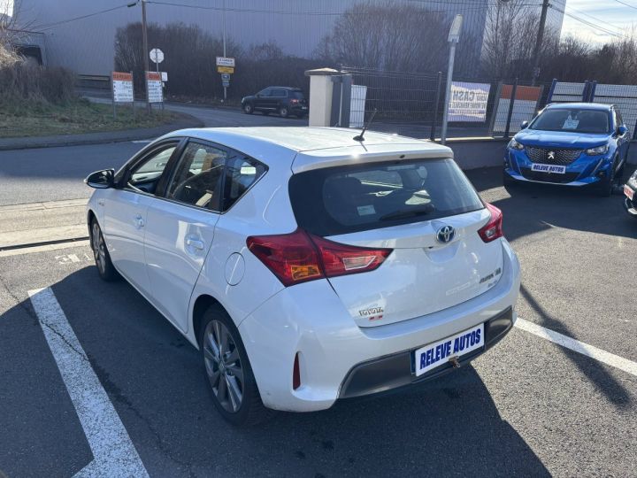 Toyota Auris II HSD 136h Dynamic BLANC - 4