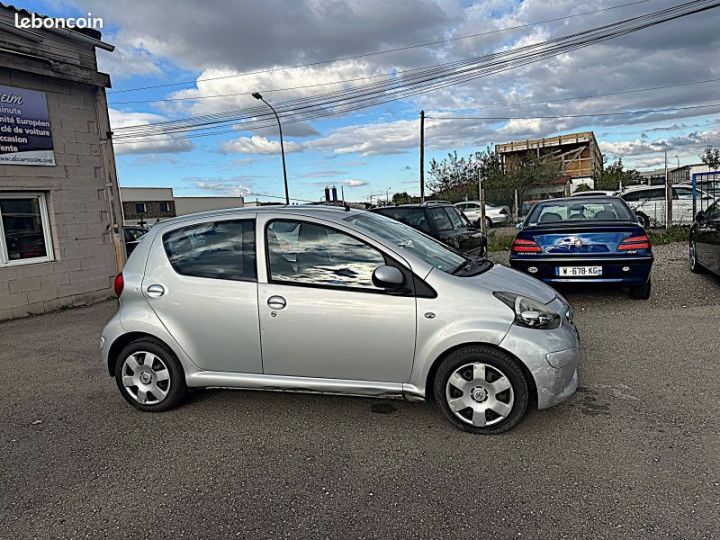 Toyota Aygo 1.0 VVT-I 68CH 5P  - 4