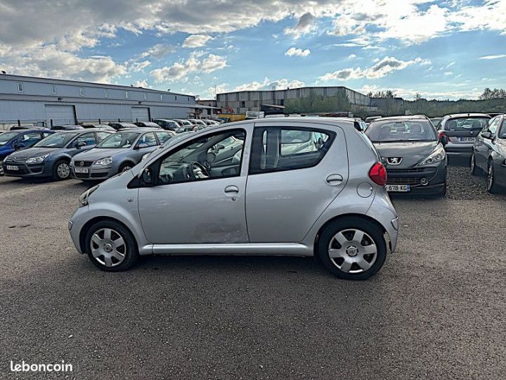 Toyota Aygo 1.0 VVT-I 68CH 5P  - 8