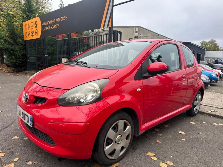 Toyota Aygo 1.0 VVT-I CONFORT BVA 3P Rouge - 1