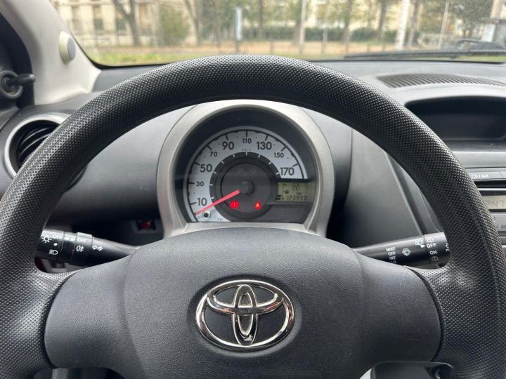 Toyota Aygo 1.0 VVT-I CONFORT BVA 3P Rouge - 8