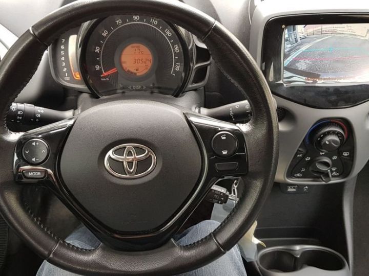 Toyota Aygo (2) 1.0 VVT-i X-play Blanc - 1