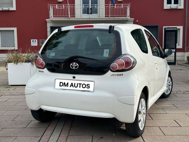 Toyota Aygo 2014 1.0 ess VVT-I ACTIVE 70CH Blanc - 5