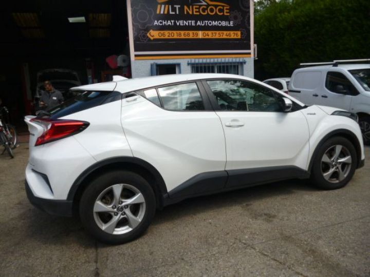 Toyota C-HR 122h Dynamic Business Blanc - 2