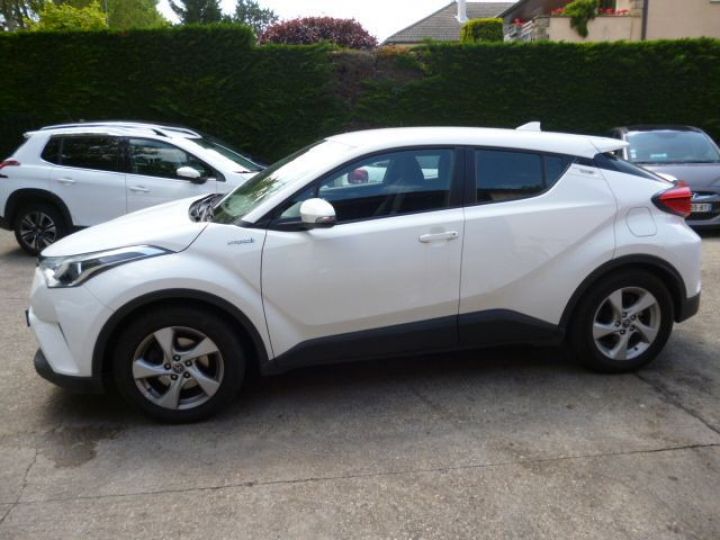 Toyota C-HR 122h Dynamic Business Blanc - 3