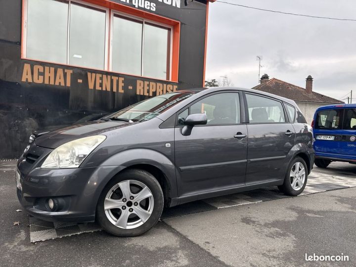 Toyota Corolla Verso 136 D-4D TECHNO 7 PLACES Gris - 1