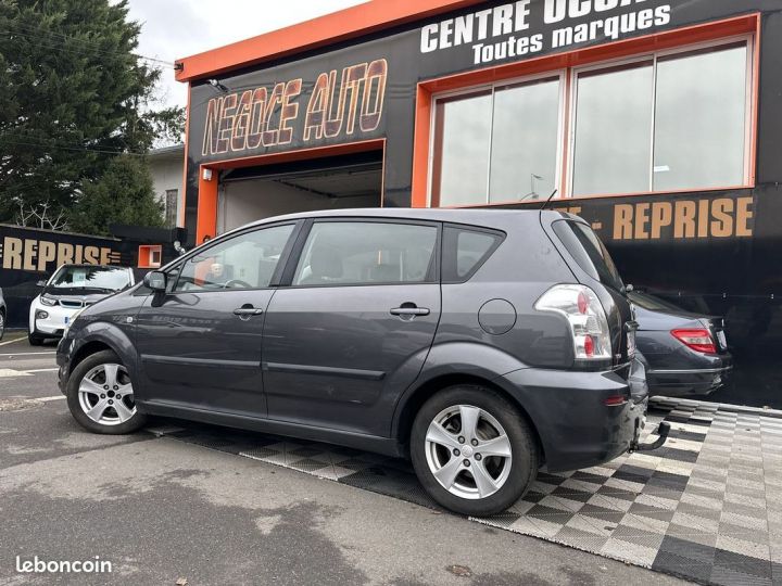 Toyota Corolla Verso 136 D-4D TECHNO 7 PLACES Gris - 7