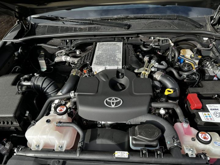 Toyota Hilux VIII Pick-up INVINCIBLE 2.8 D 4WD 204cv Bronze Nacré - 15
