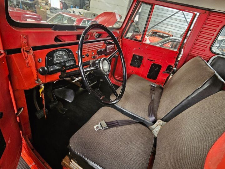 Toyota Land Cruiser FJ40 3.9L Rouge - 13