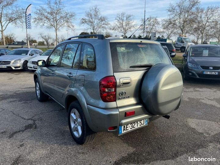 Toyota Rav4 115 ch d-4d gx 4wd Gris - 4