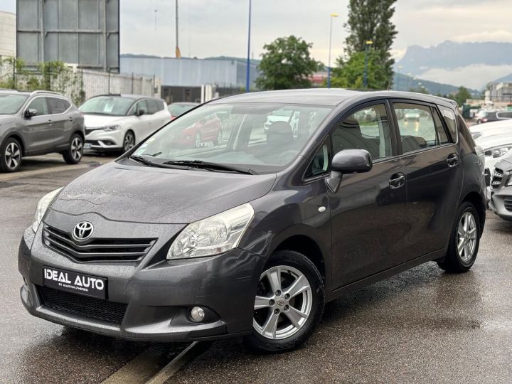 Toyota Verso 2.0 D D-4D Active 5P Gris - 3