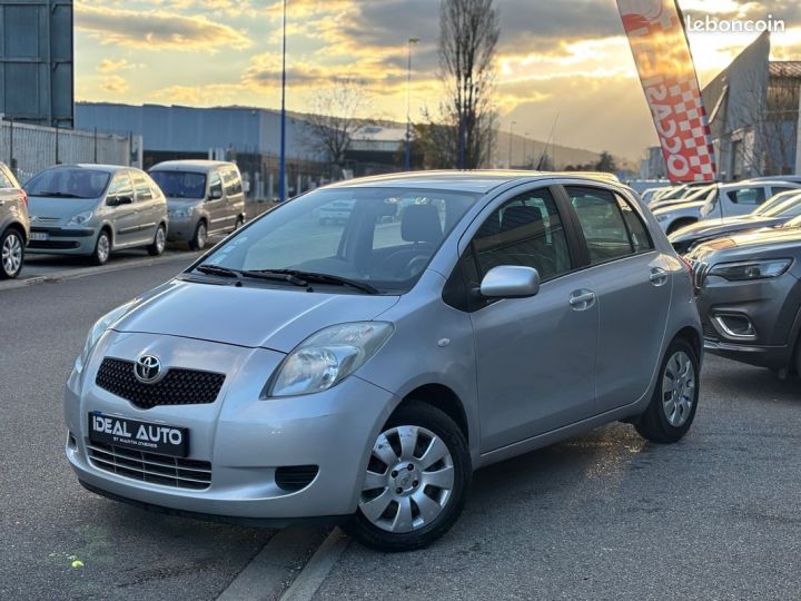 Toyota Yaris 1.0 VVTI 68 5P Gris - 1