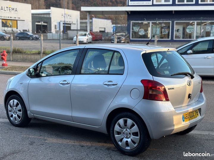 Toyota Yaris 1.0 VVTI 68 5P Gris - 3