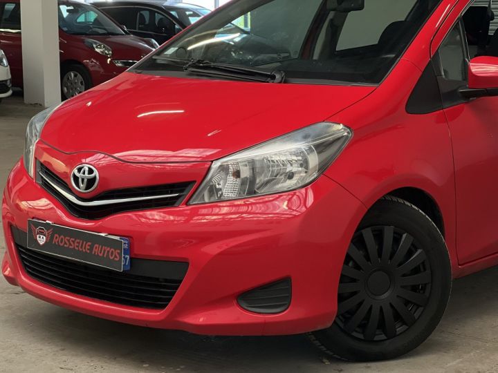 Toyota Yaris 1.4 D 90cv 5P Rouge Métallisé - 17