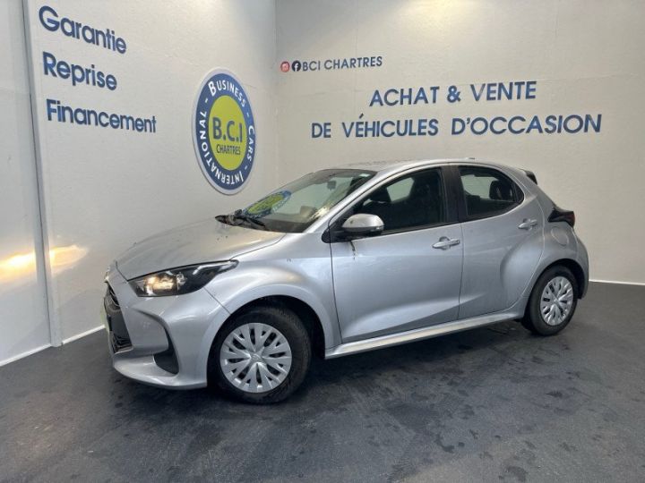 Toyota Yaris 116H DYNAMIC 5P MY22 Gris Clair - 1