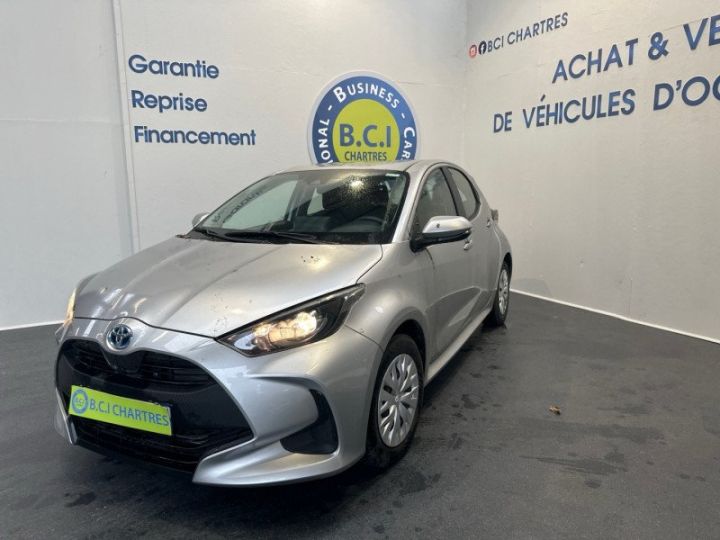 Toyota Yaris 116H DYNAMIC 5P MY22 Gris Clair - 2