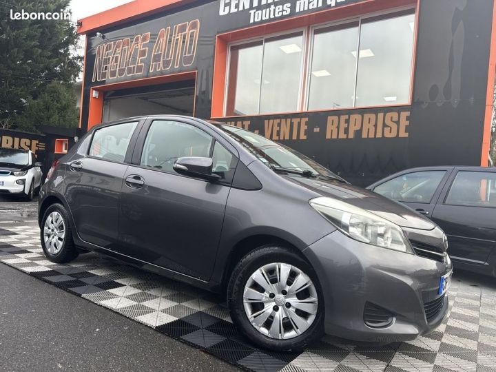 Toyota Yaris 90 D-4D ACTIVE 5P Gris - 1