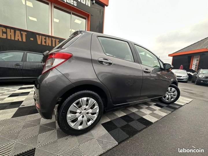 Toyota Yaris 90 D-4D ACTIVE 5P Gris - 2