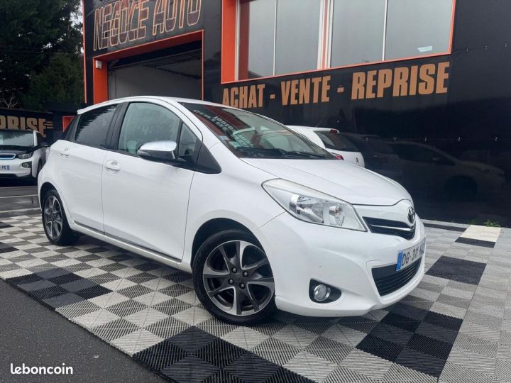 Toyota Yaris 90 D-4D DYNAMIC 5P Blanc - 1