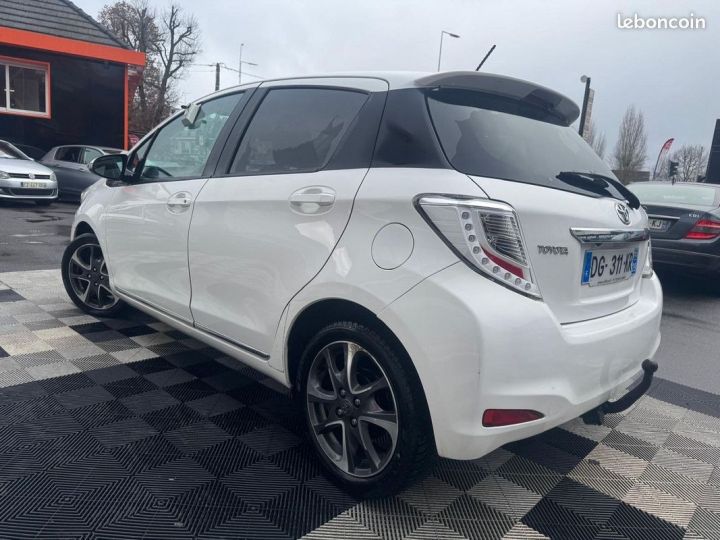 Toyota Yaris 90 D-4D DYNAMIC 5P Blanc - 4