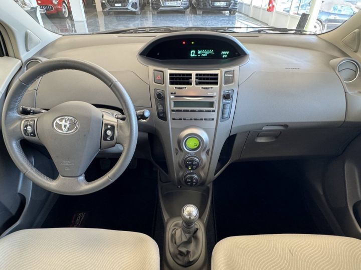 Toyota Yaris II 100 VVT-i Start&Stop Lounge 3p GRIS - 8