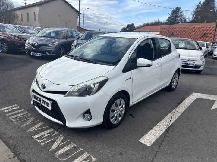 Toyota Yaris III HSD 100h Dynamic 5p BLANC - 2