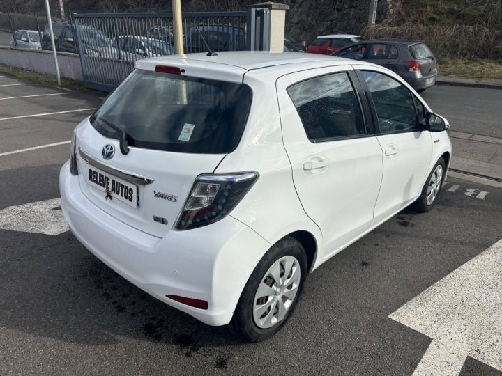 Toyota Yaris III HSD 100h Dynamic 5p BLANC - 6