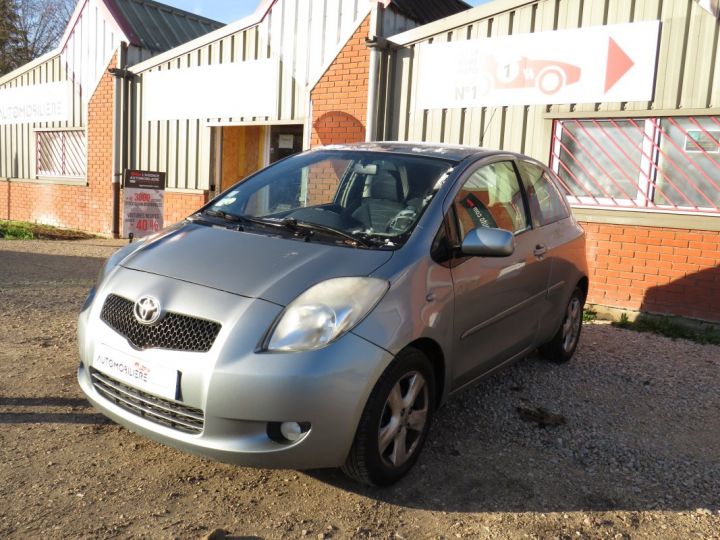 Toyota Yaris luna 1.3 vvti  16 v 90 cv bva Gris - 1