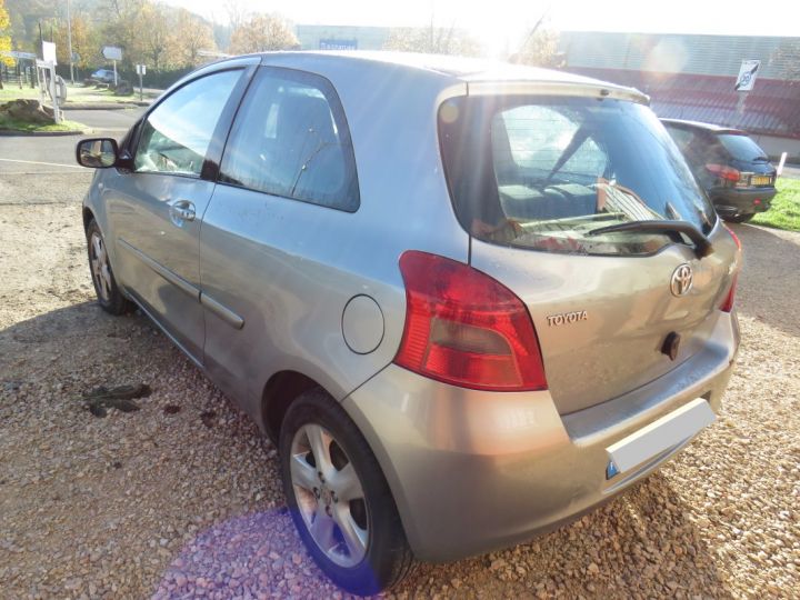 Toyota Yaris luna 1.3 vvti  16 v 90 cv bva Gris - 3