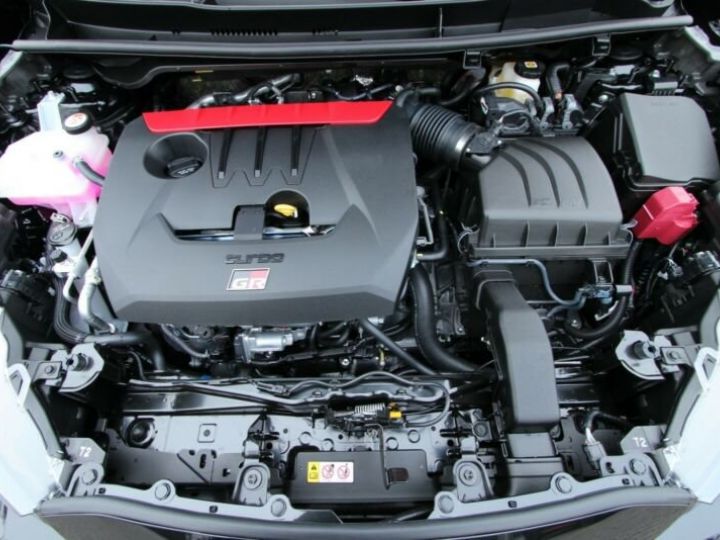 Toyota Yaris Toyota Yaris GR Pack Premium 1.6l Turbo 4x4  blanc rouge noir  - 12