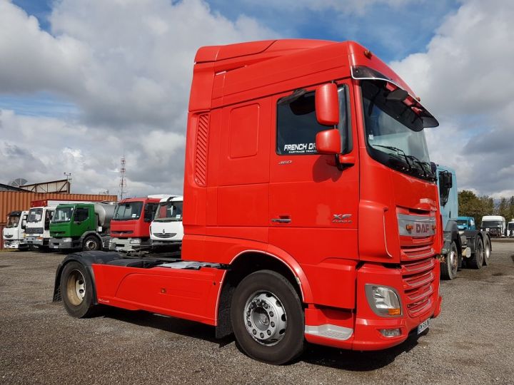 Tractor truck Daf XF 460 SPACECAB euro 6 ROUGE - 3