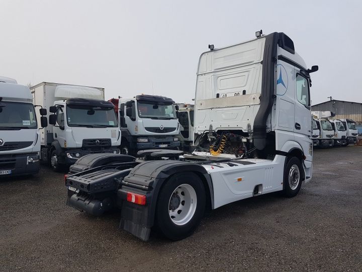 Tractor truck Mercedes Actros 1863 LS - FULL AIR / RETARDER / MULTIMEDIA BLANC - 2