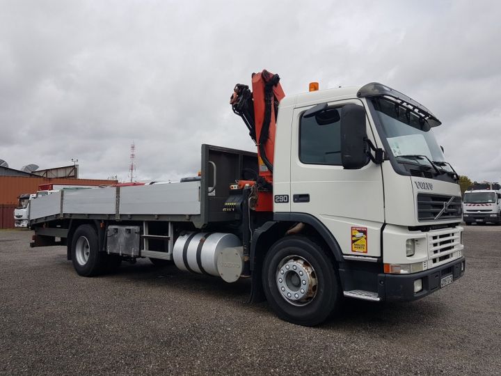 Trucks Volvo FM Heavy equipment carrier body + Crane 7.290 PORTE-MATERIEL 6m40 + PK9501 BLANC - 4